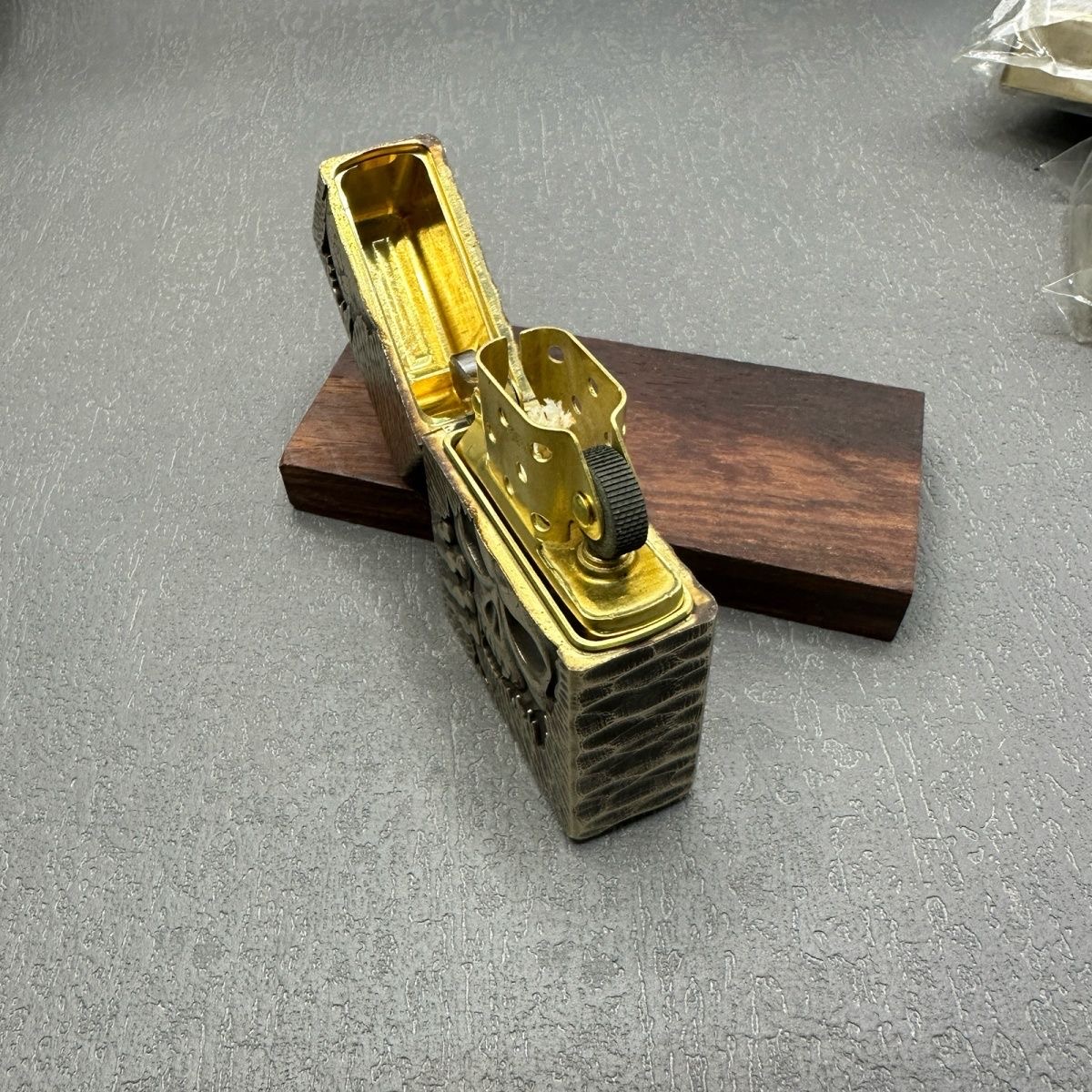 ไฟแช็คกันลม Zorro 912S รุ่นหุ้ - Vintage Collectible Lighters บทวิจารณ์และราคา